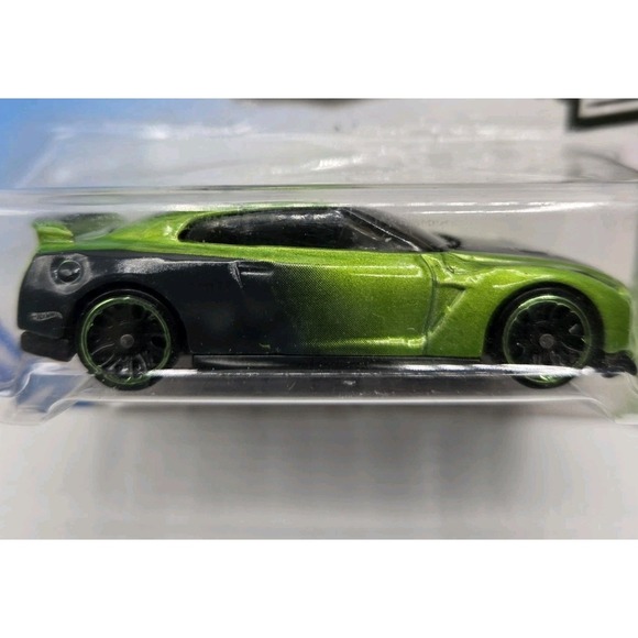 New 2019 HOT WHEELS '17 Nissan GT-R (R35) Guaczilla TFox! - Picture 2 of 4